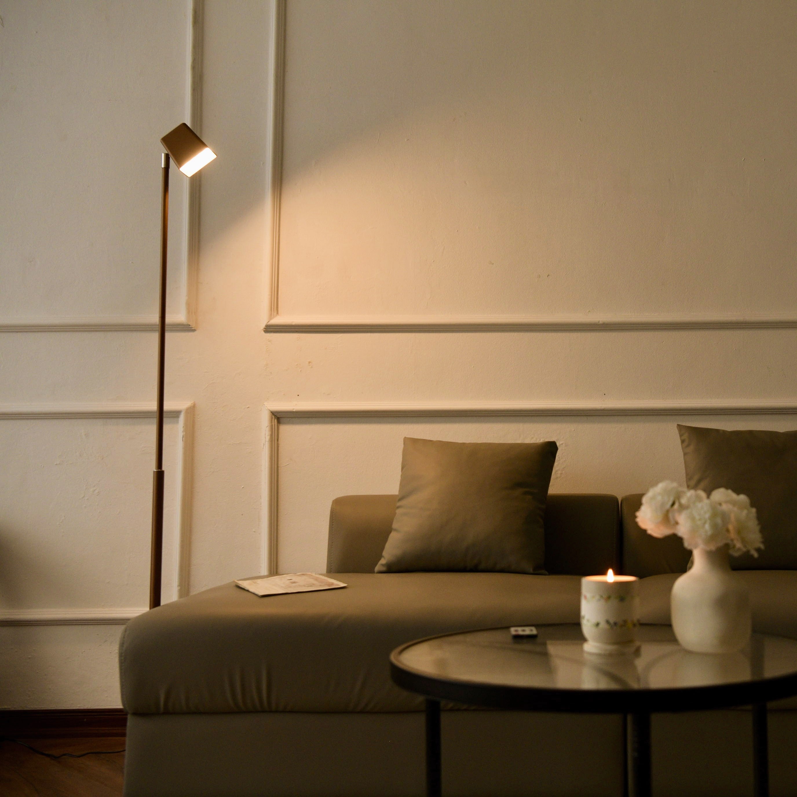 LED Floor Lamp Pillar S811 | Adjustable, Remote-Controlled Light